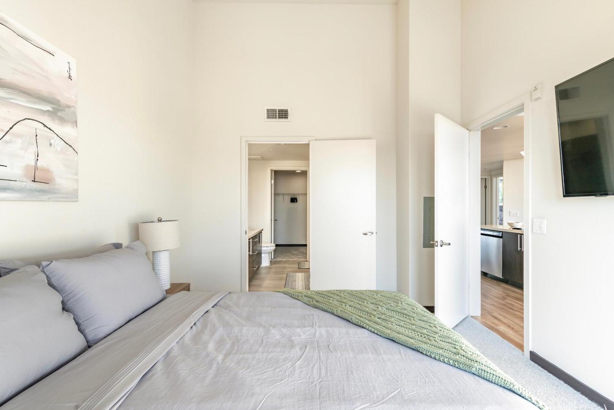 Penthouse 2br With Jetliner Views In West Hollywood Appartement *