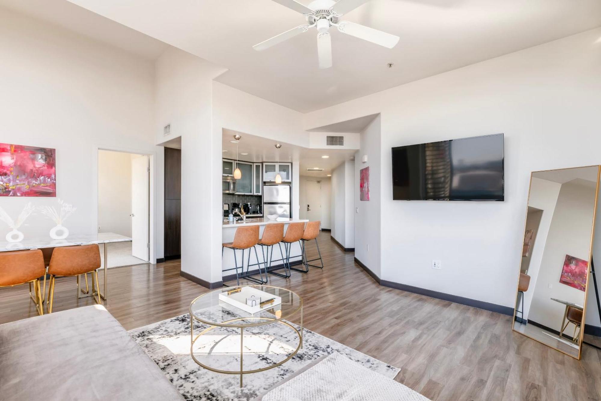 Penthouse 2br With Jetliner Views In West Hollywood Appartement *